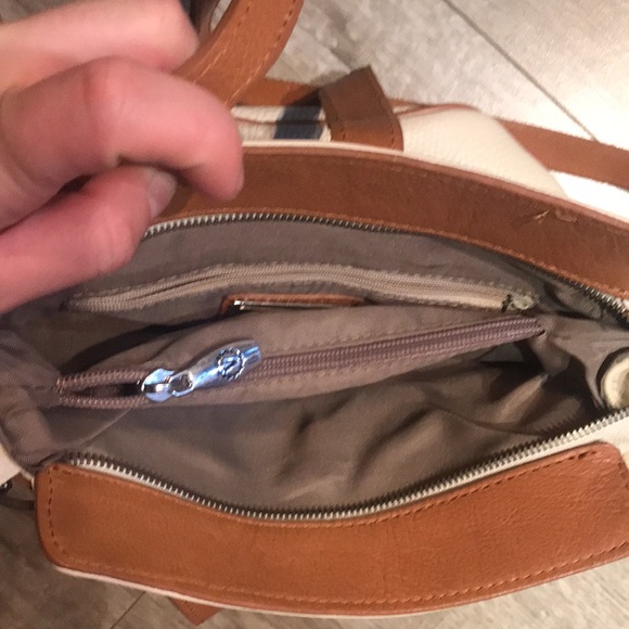 Summer blow out $15!! Italian, Genuine snakeskin or leather ladies purse. - Picture 14 of 16